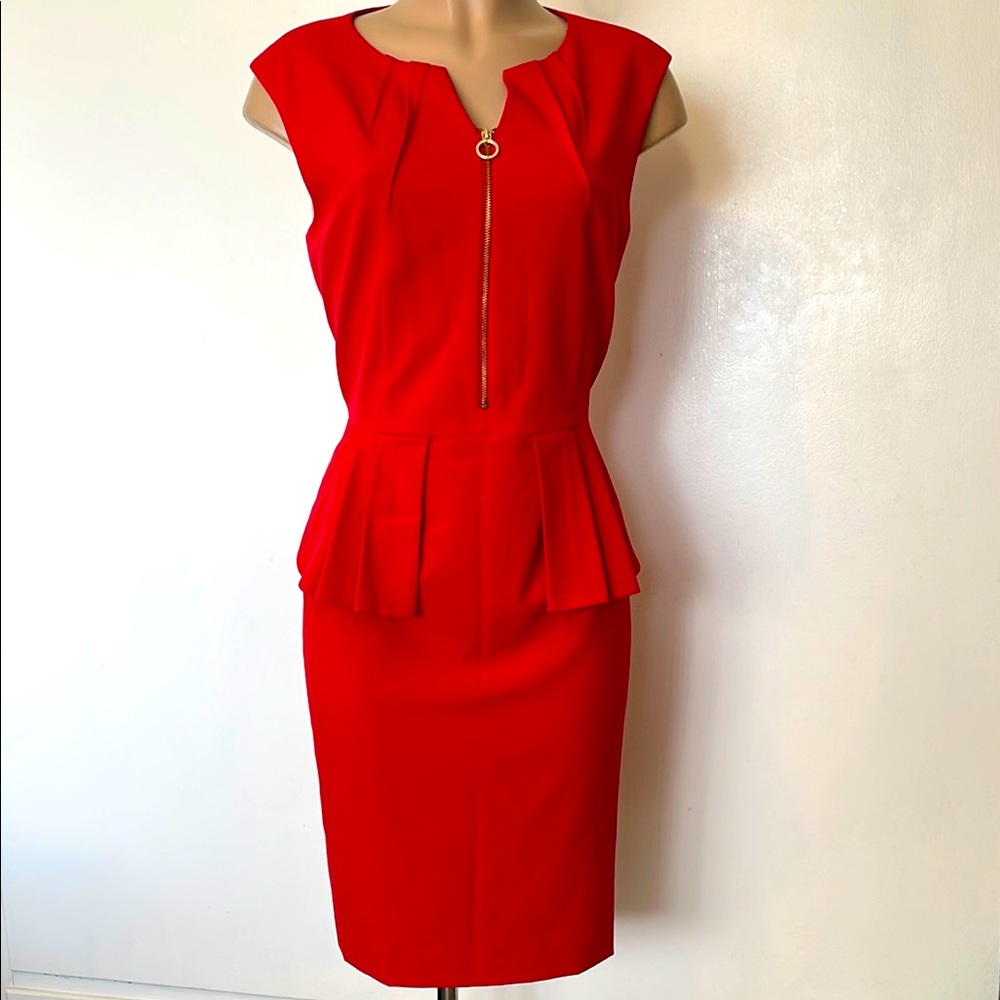 TAHARI by Arthur S Levine , Elegant Red V-Neck  size 8 Women DRESS